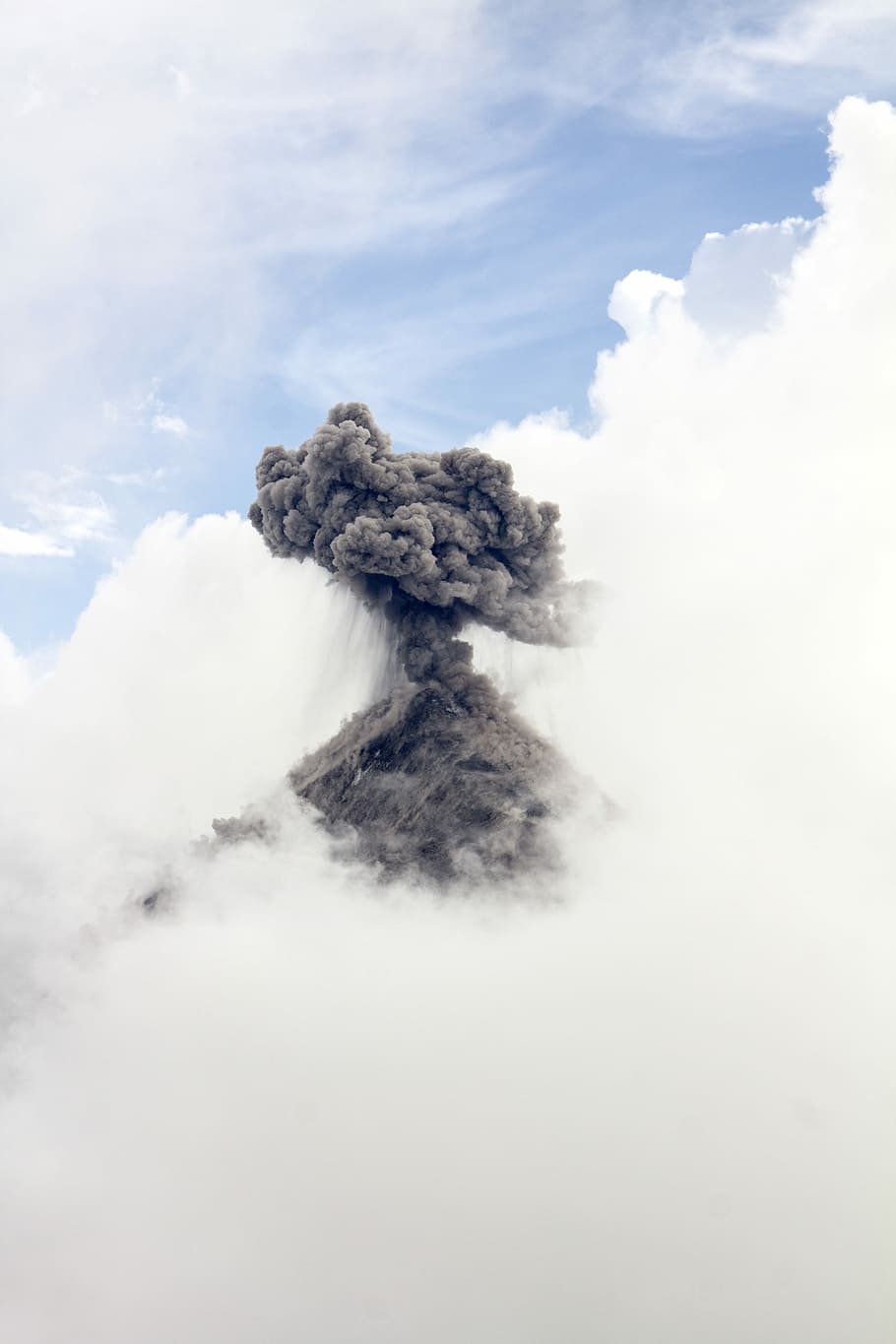 time lapse photography of volcano eruption, photography of mountain covered sky HD wallpaper