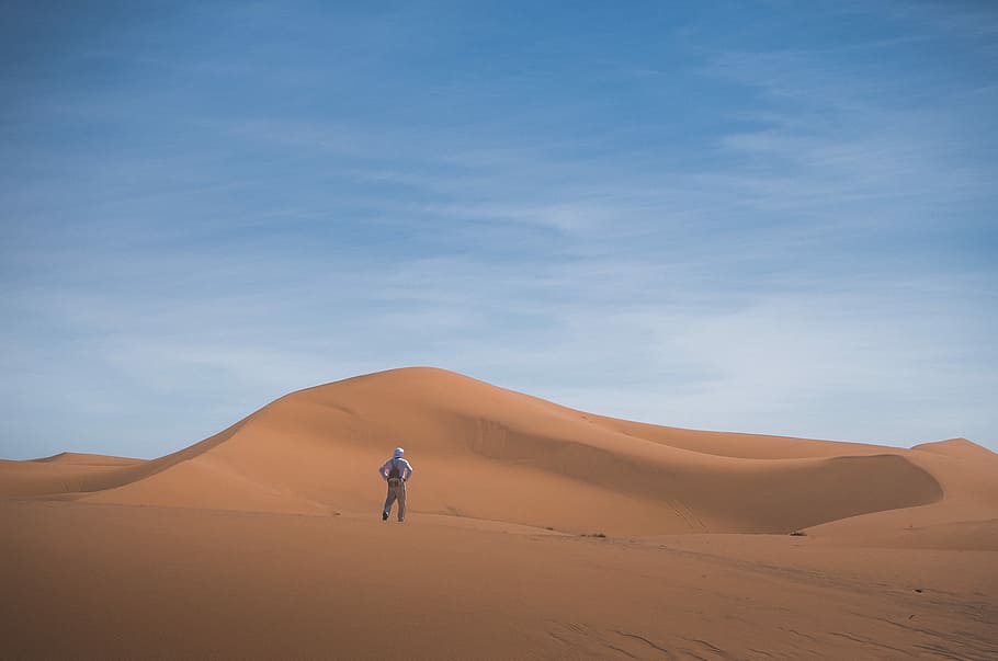 person standing on desert, man, morocco, sky, dune, sand, sand dune, HD wallpaper