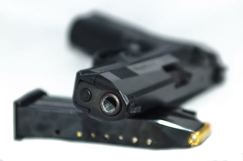 close up photography of black semi-automatic pistol and mag HD wallpaper