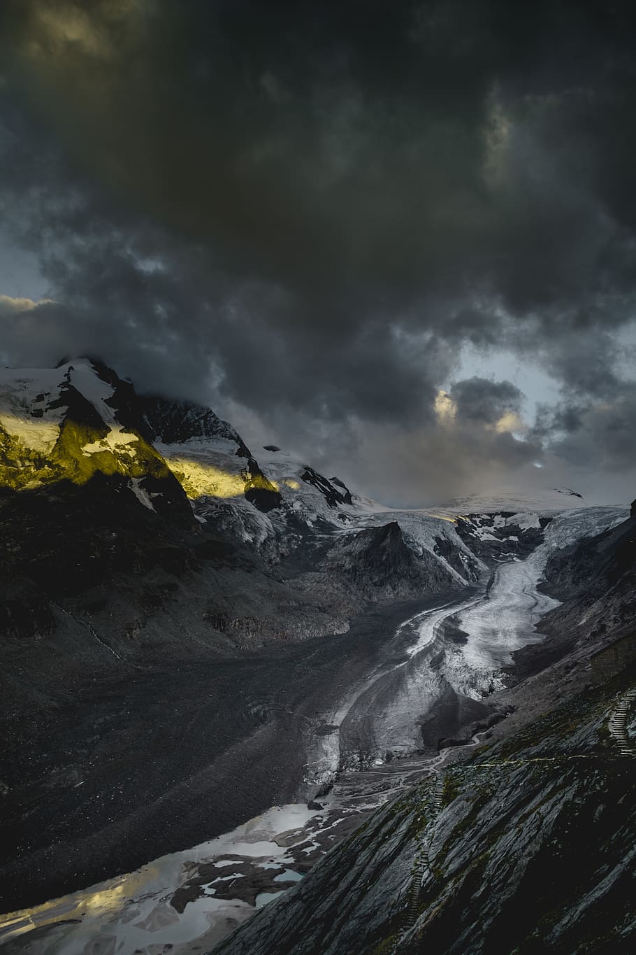mountain, highland, dark, clouds, sky, summit, ridge, landscape HD wallpaper