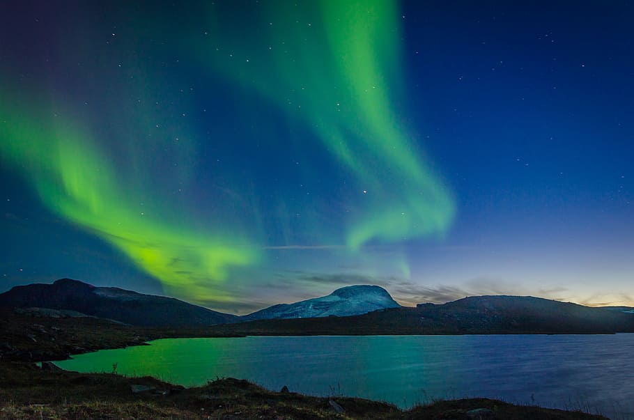 aurora borealis over body of water during nighttime, photography of aurora borealis, HD wallpaper