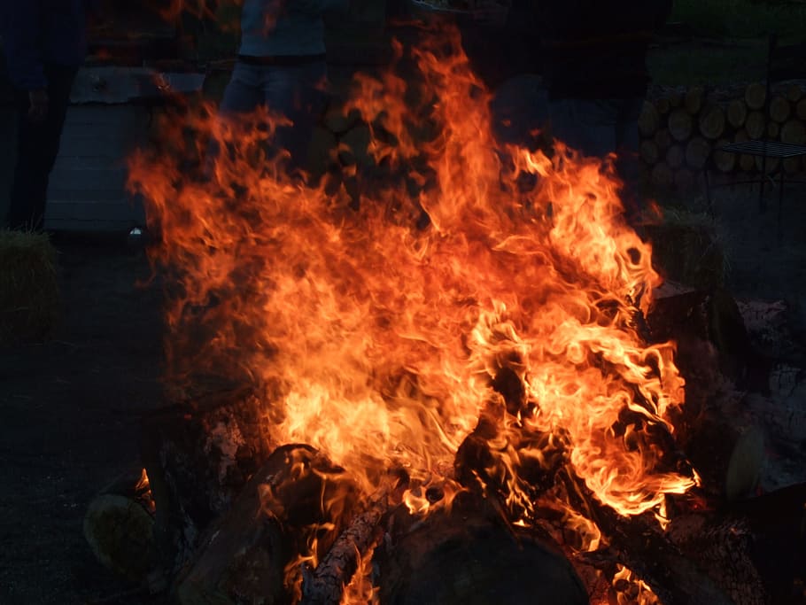 bonfire, flames, blaze, burning, fire - natural phenomenon HD wallpaper