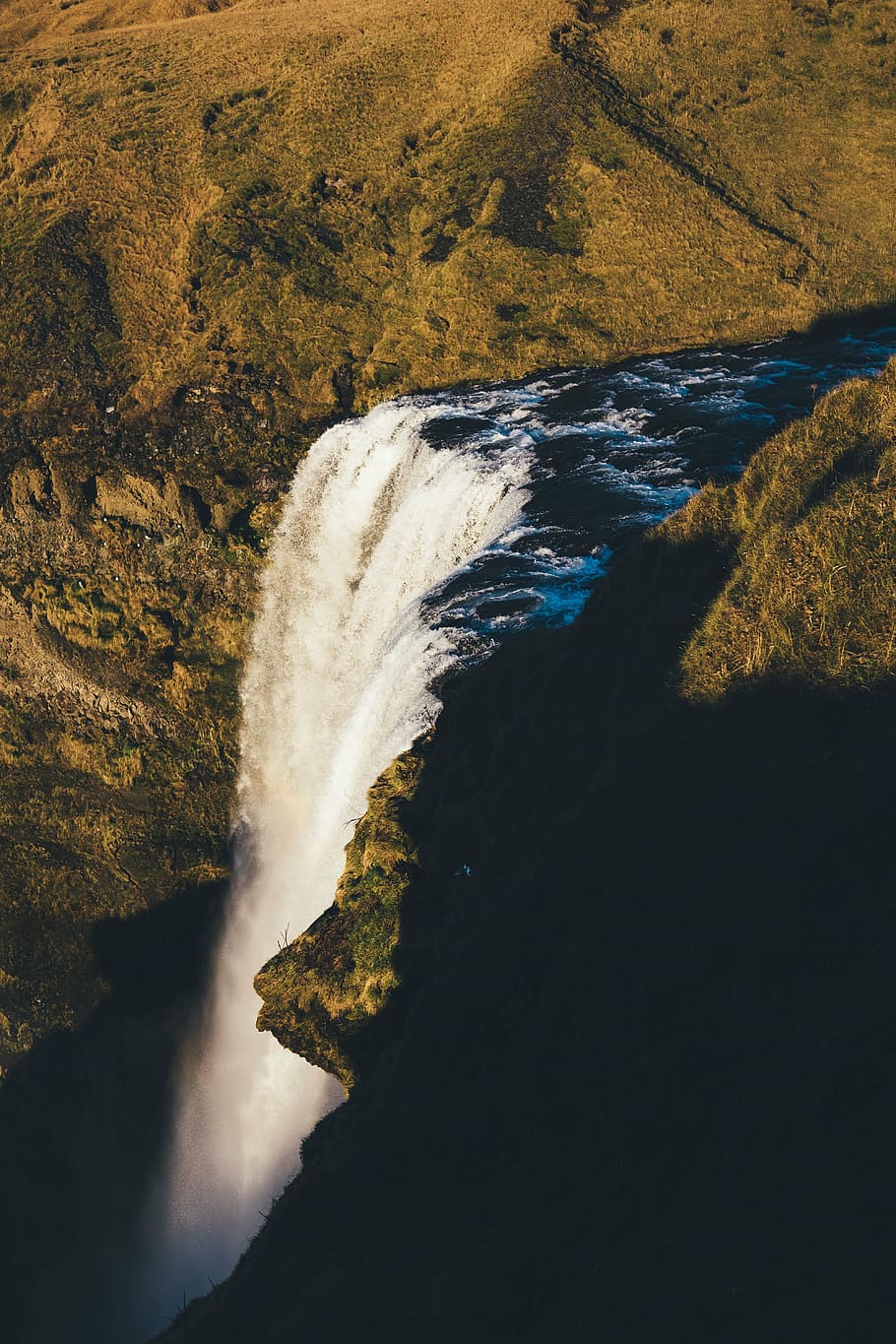 waterfalls surrounded by green grass, cliff, landscape, flowing HD wallpaper