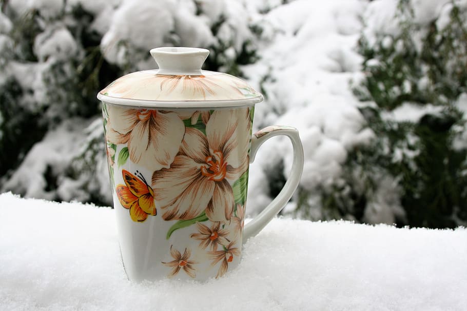 white and pink floral mug with lid, tea, winter, snow, cold, at the court of