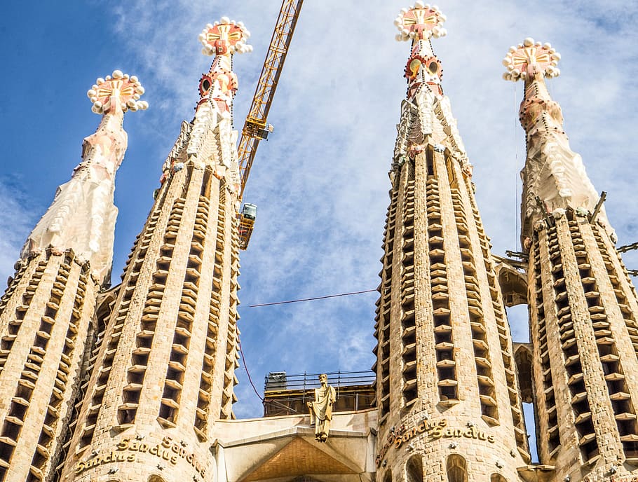 Hd Wallpaper Sagrada Familia Cathedral Steeple Church Religion Barcelona Wallpaper Flare