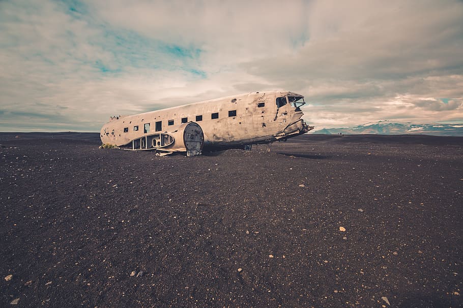 wreck plane on sand, abandoned, clouds, cloudy, mountains, old HD wallpaper