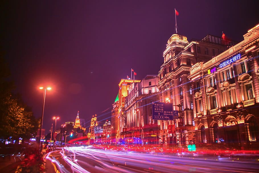 time lapse photo of city during nighttime, timelapse photography of vehicles near brown building during nighttime HD wallpaper