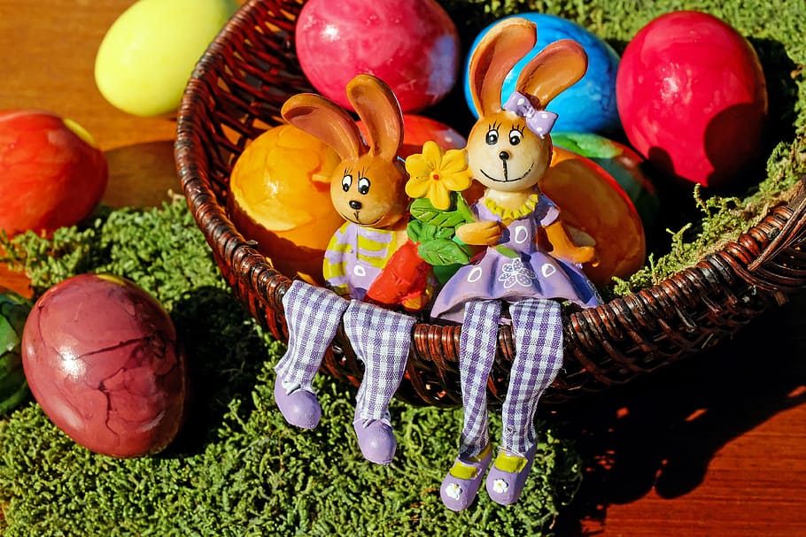round wicker basket with assorted-color eggs, easter bunny HD wallpaper