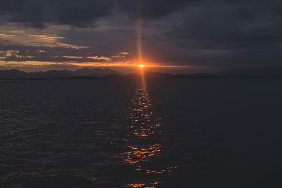 calm waters during golden hour, open ocean during golden hour HD wallpaper