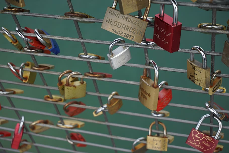 love locks, castles, grid, padlock, fence, symbol, eternal love HD wallpaper