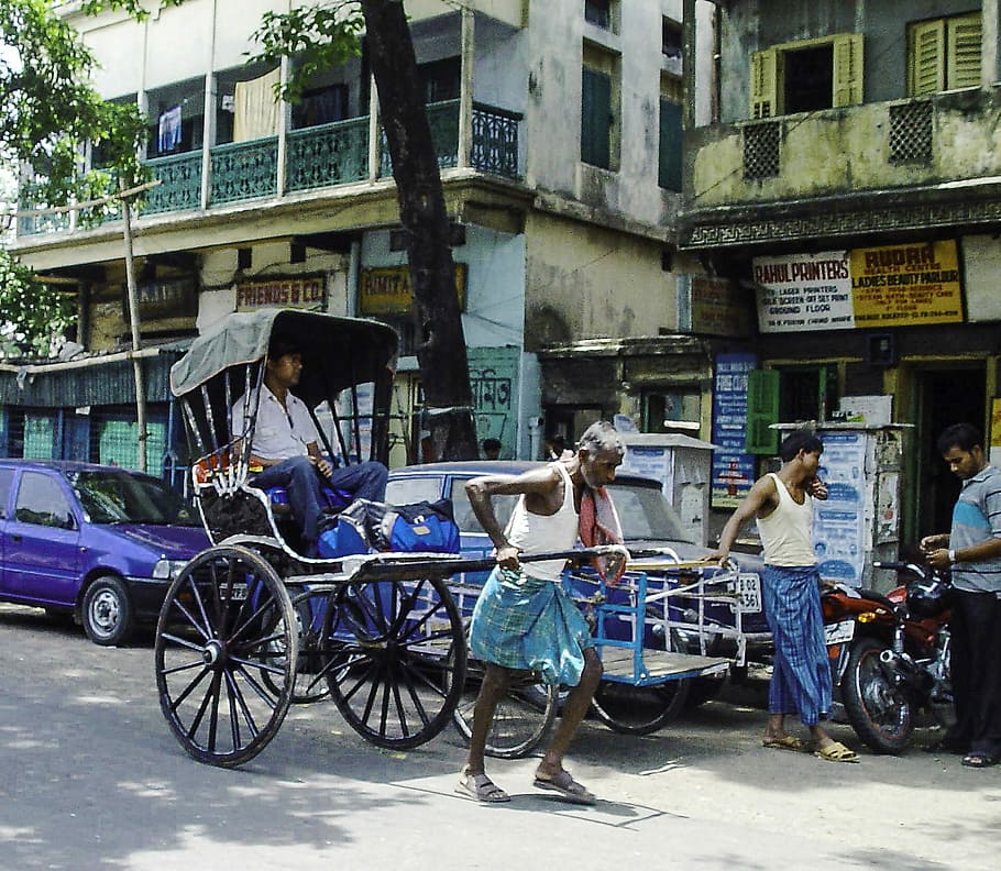 Riksha in the road in Calcutta, India, photos, Kolkata, public domain