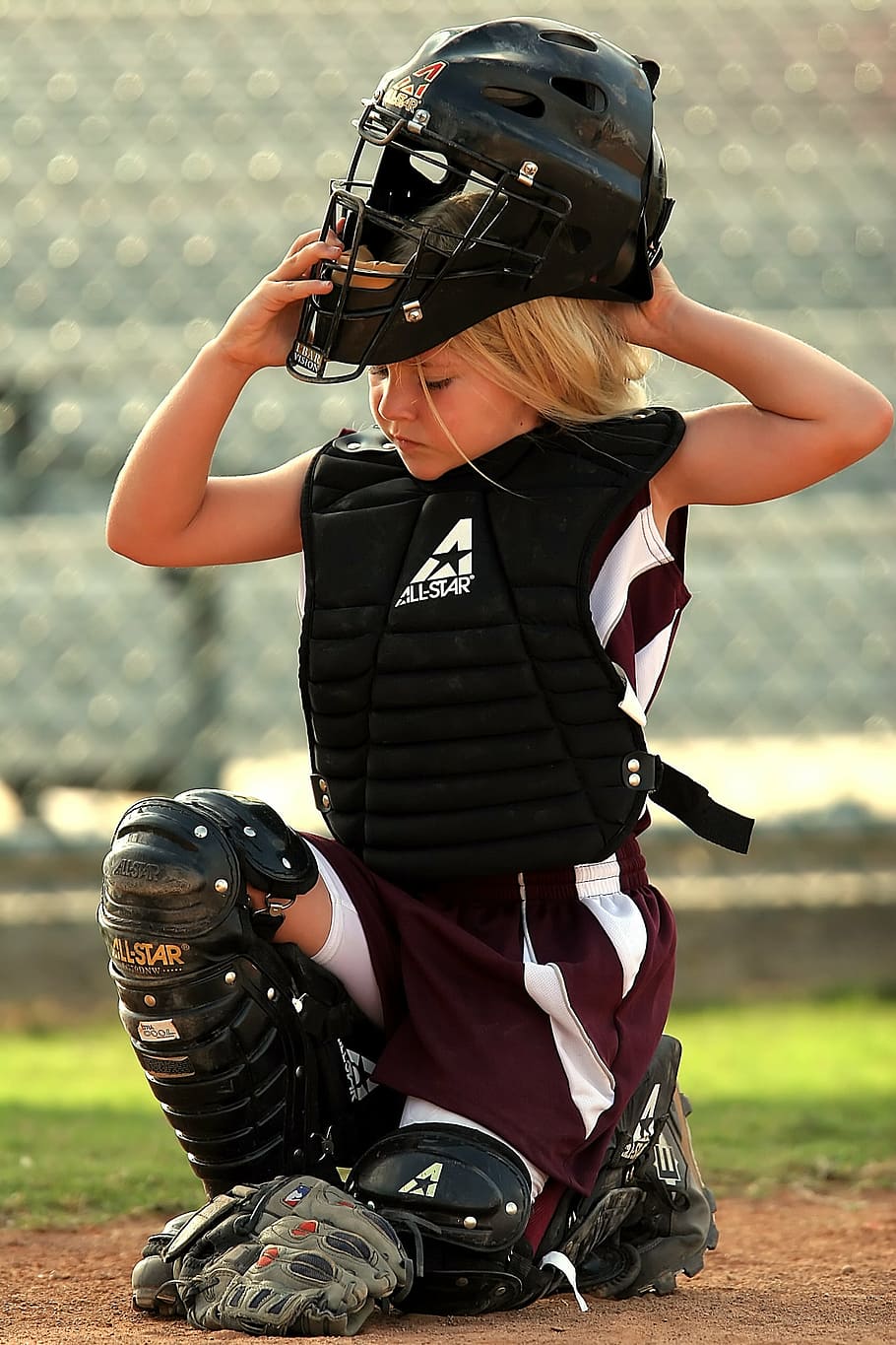 HD wallpaper: softball, player, catcher, female, helmet, game, competition  | Wallpaper Flare