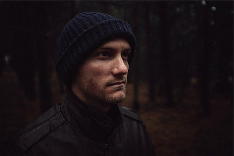 low light photography of man wearing black knit cap and black jacket facing right HD wallpaper