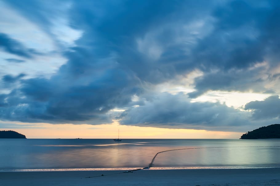 calm body of water under cumulus clouds, beach, landscape, sunset HD wallpaper