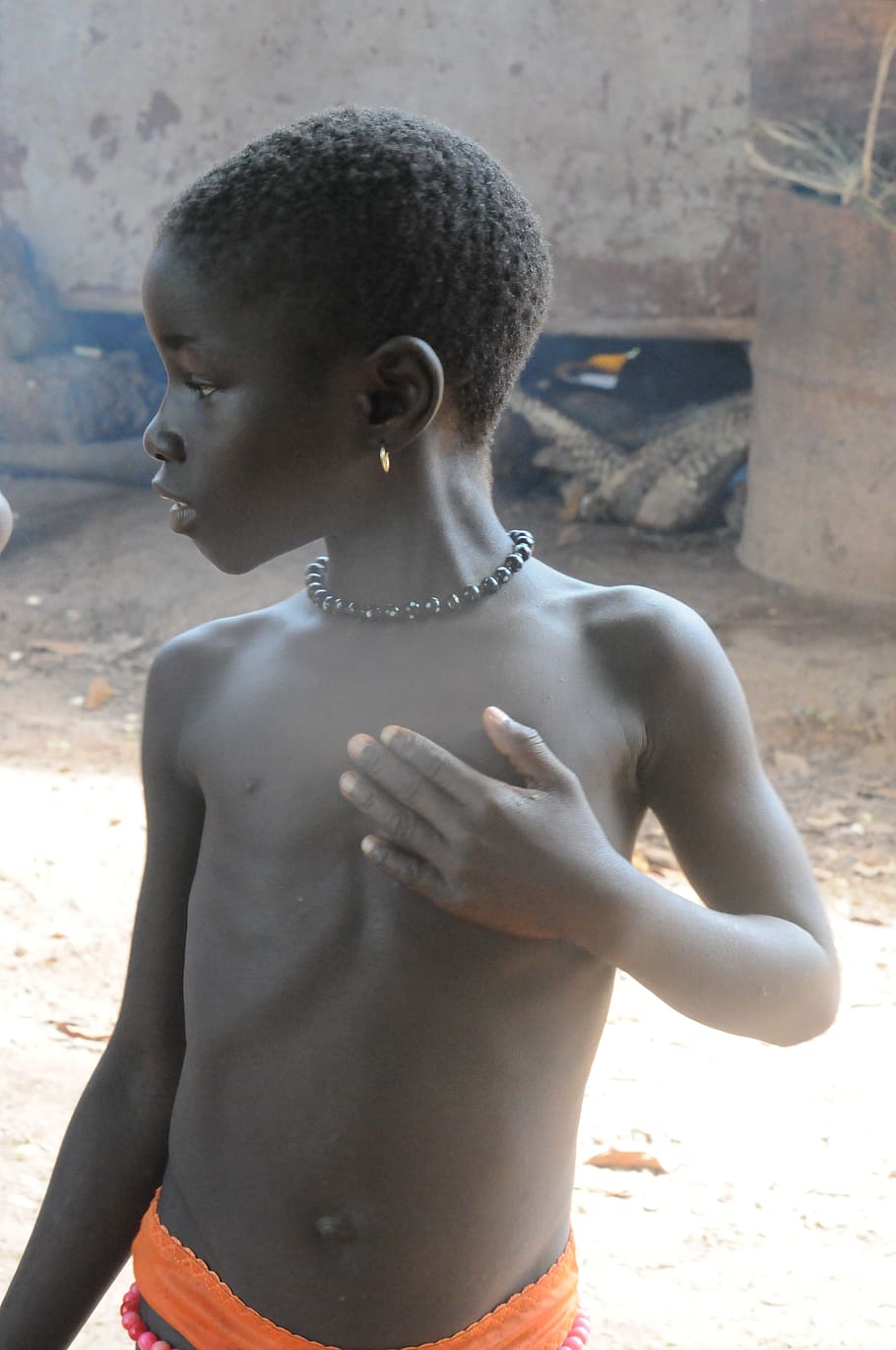 girl, african, poor, misery, poverty, earring, paste, bissau