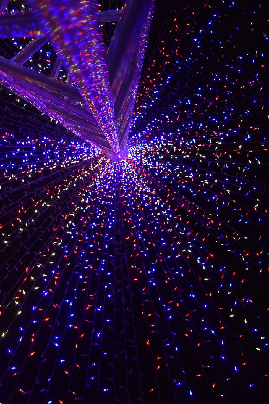 purple and red string lights, multicolored string lights, night HD wallpaper