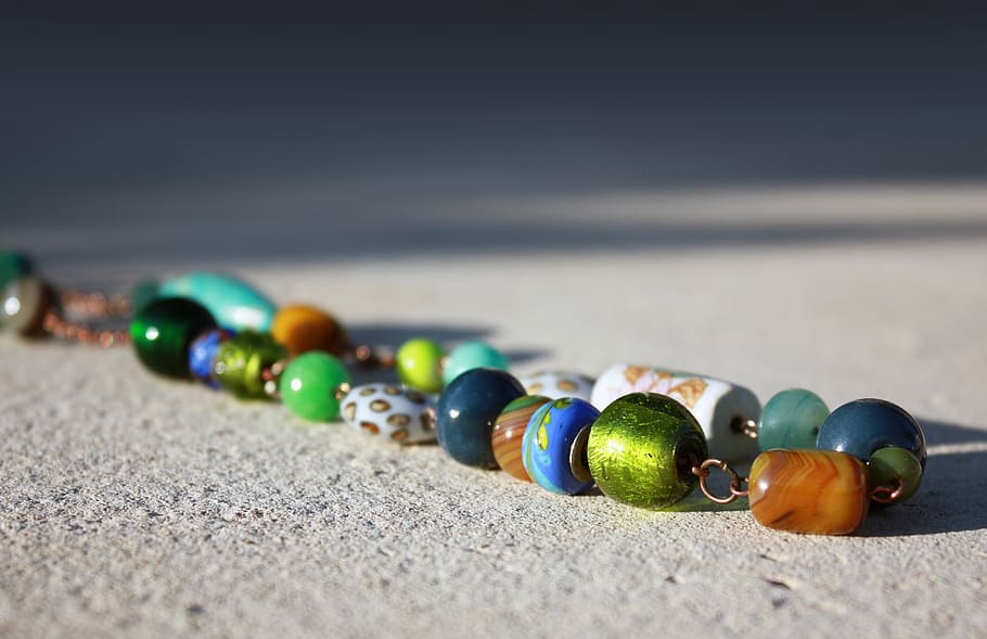 beaded multicolored necklace, pearls, beads, bijoux, jewel, fashion jewellery, HD wallpaper