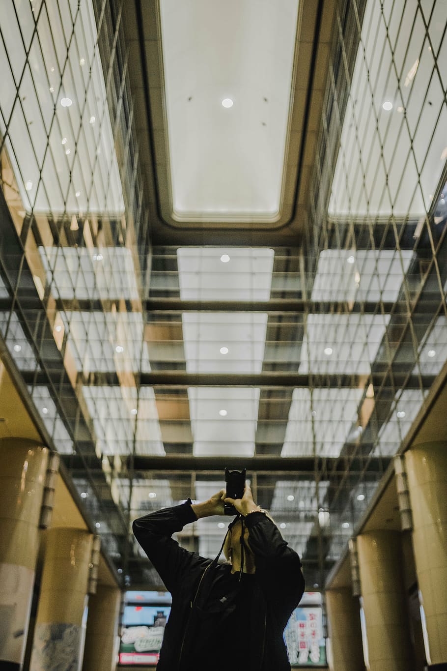 man using camera taking photo of building, architecture, infrastructure HD wallpaper