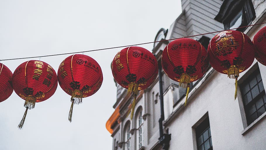 red japanese hanging lanterns, hanged red and gold lanterns, Day HD wallpaper