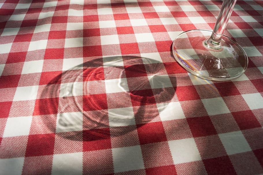 wine, wine glasses, shadow, table, checked, mood, tablecloth HD wallpaper