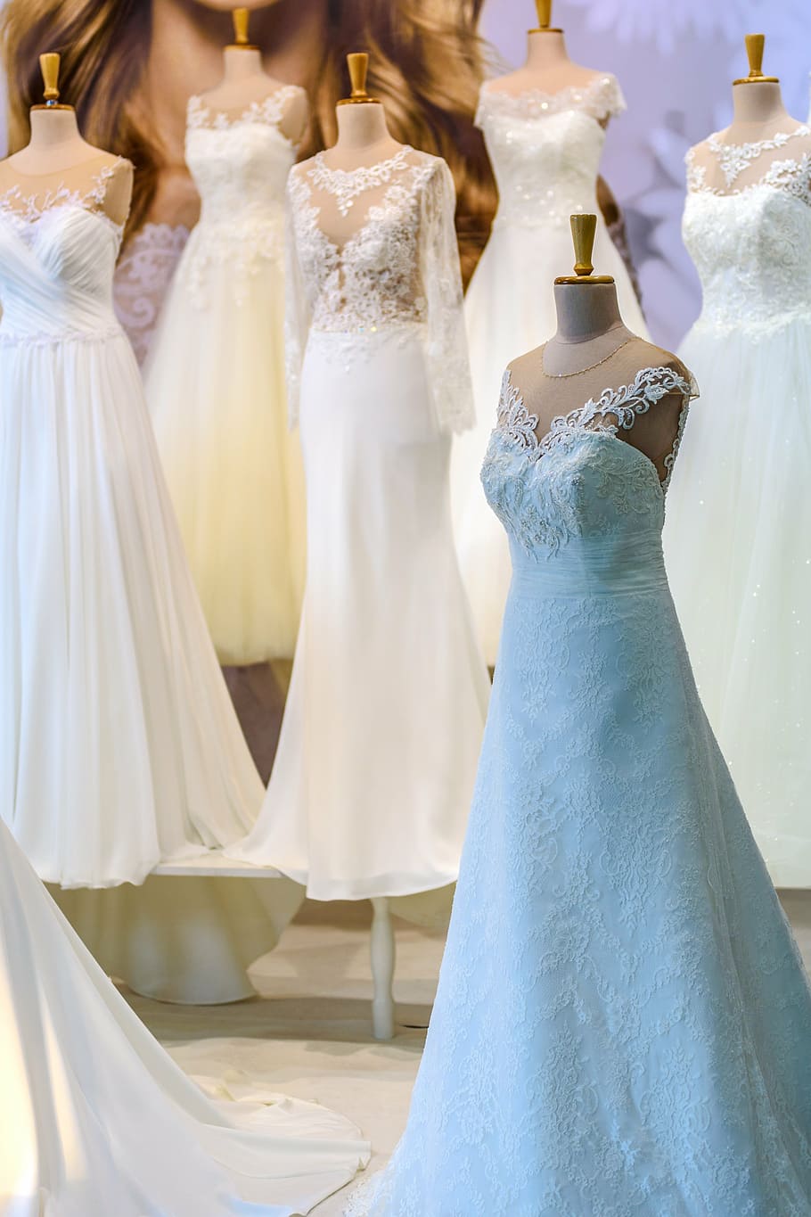 six wedding gowns, salon of wedding dresses, bride, the ceremony