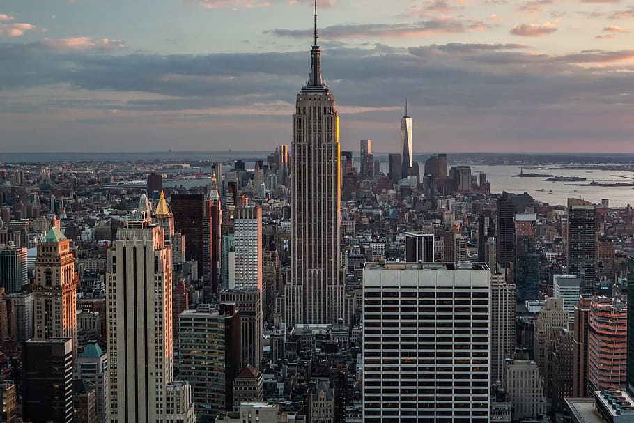 Cityscape shot of Manhattan and the Empire State Building in New York City. This shot was captured from the Top Of The Rock at the Rockefeller Center in Midtown Manhattan, HD wallpaper