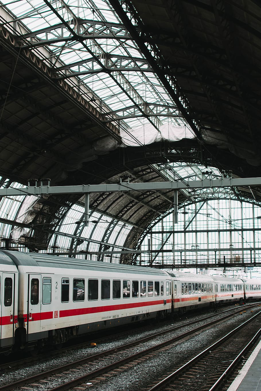 macro shot of train, train in subway, station, building, train track HD wallpaper