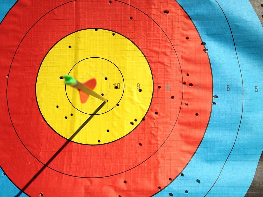 arrow hitting the target at yellow spot, archery, aim, circle HD wallpaper