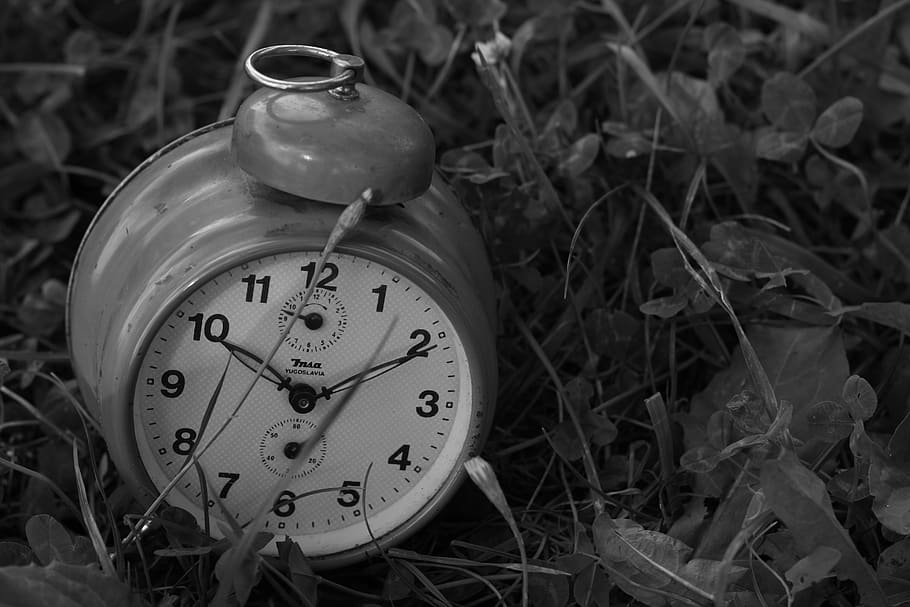 clock, grass, old, nature, deadline, time, hour, outside, orange HD wallpaper