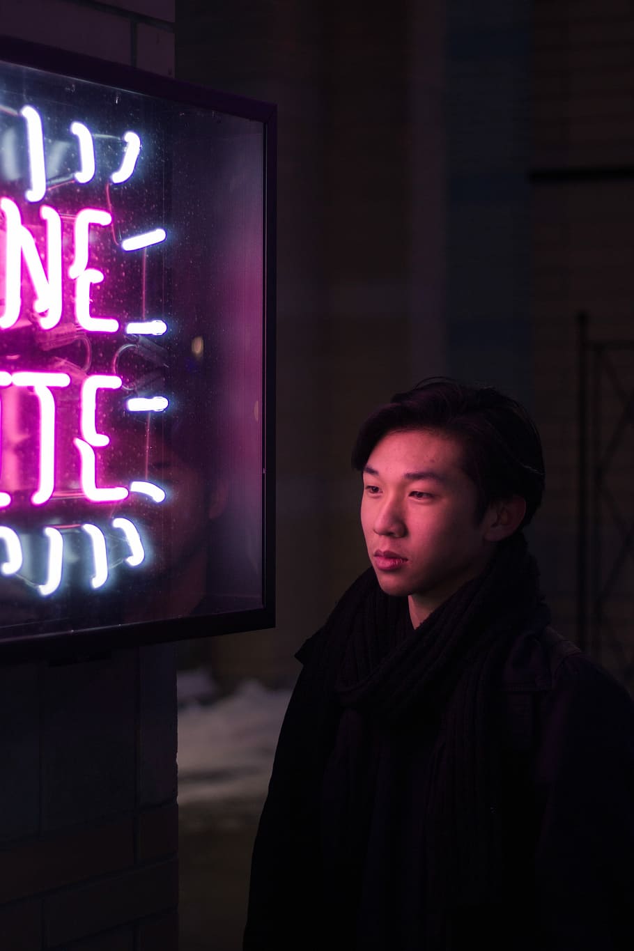 man standing beside pink and blue neon light signage, man standing beside neon signage HD wallpaper