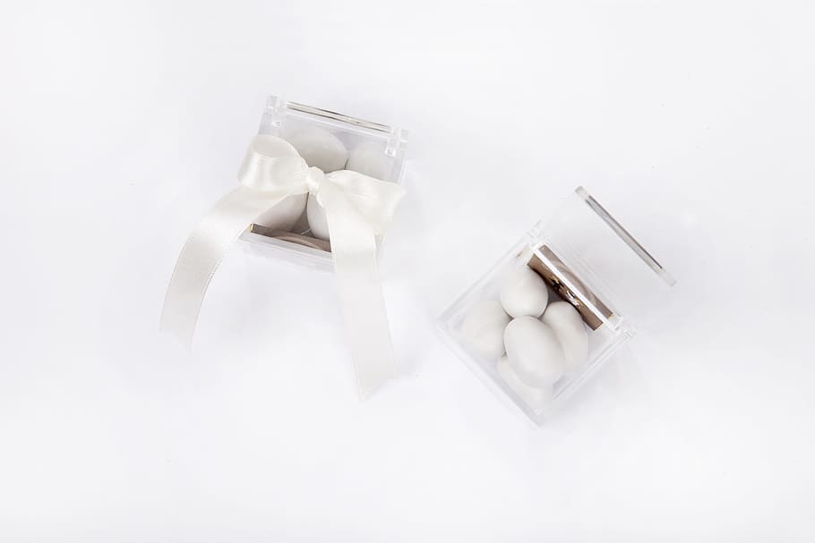 confetti, chocolate, packaging, white background, studio shot HD wallpaper