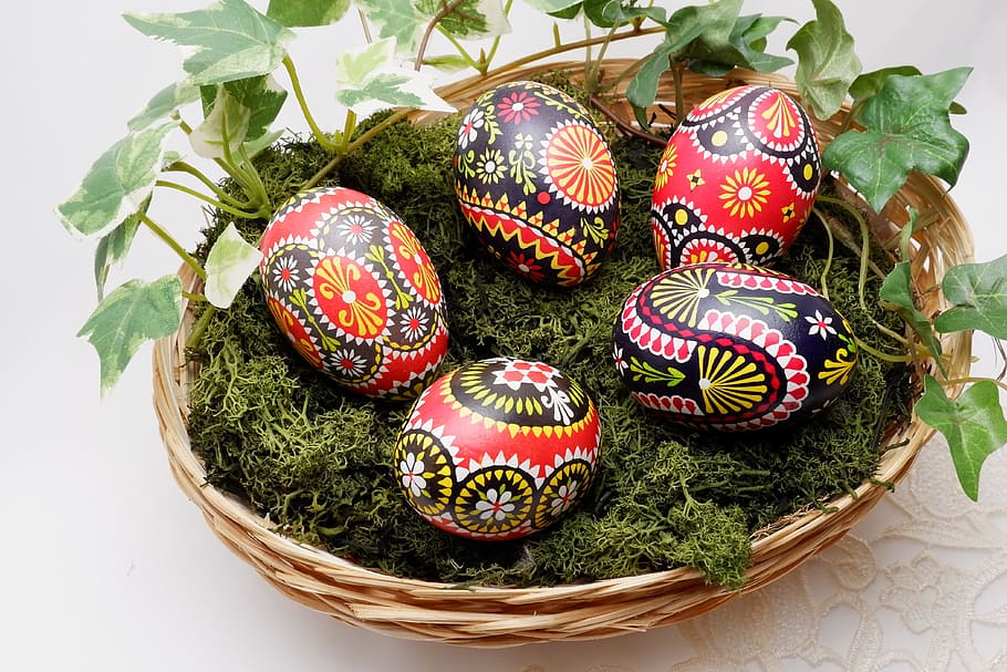 osterkorb, easter decoration, basket, easter eggs, colorful easter eggs HD wallpaper