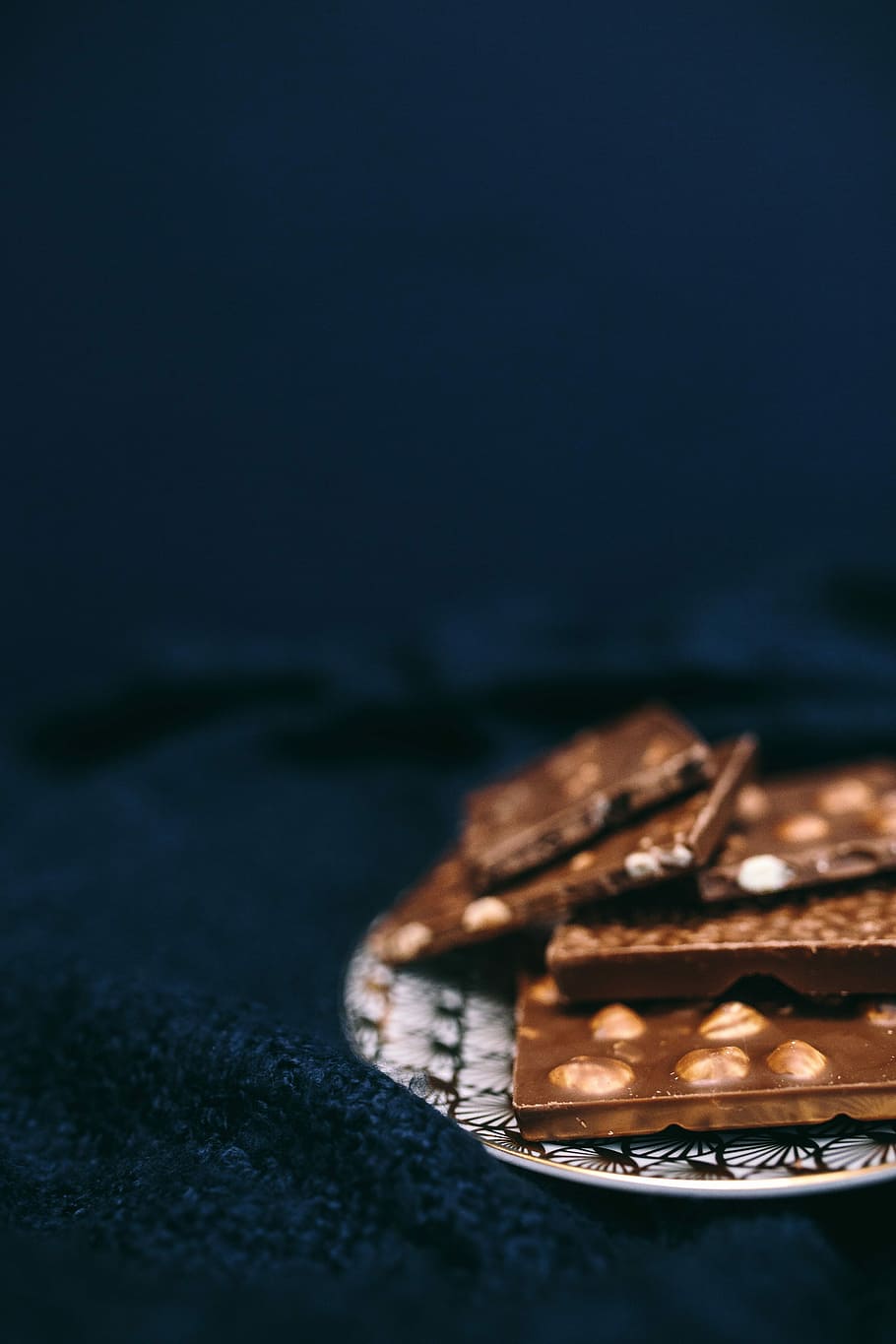 Close up a nut chocolate bar, sweet, candy, dark, food, close-up HD wallpaper