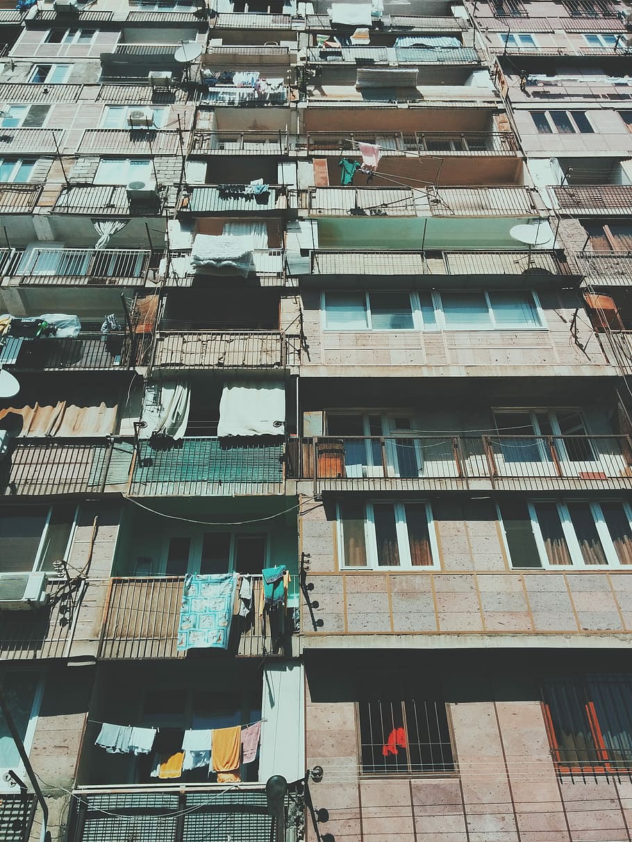 low angle photography of concrete residential buildings during daytime HD wallpaper