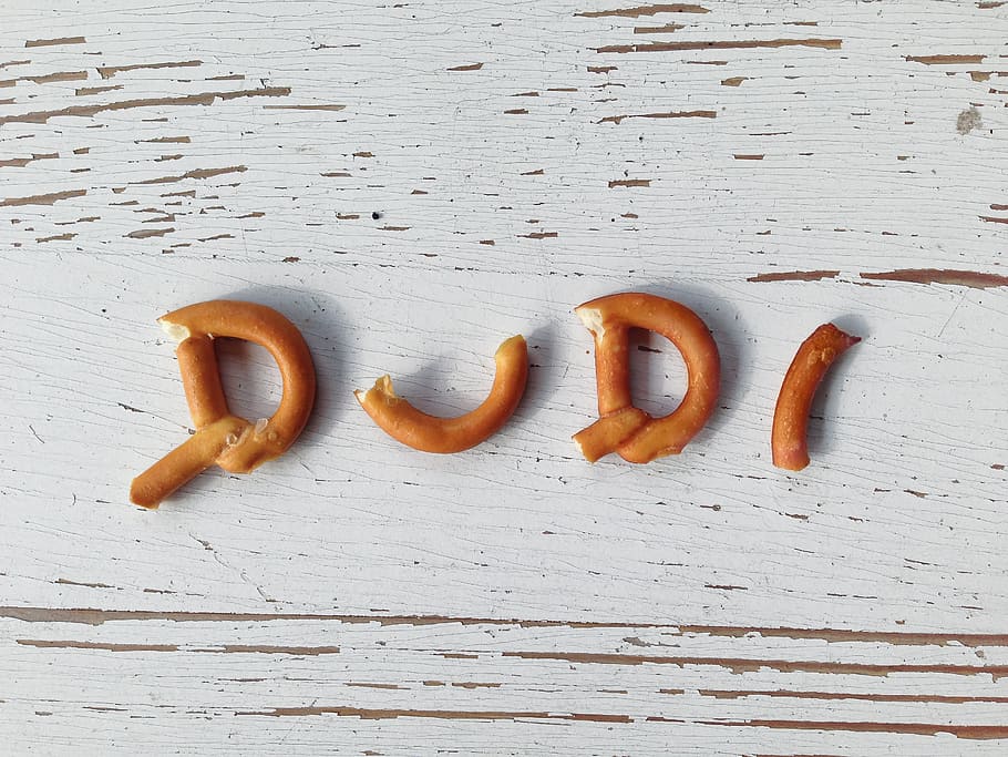 dudi, text, cookie, salted, wood, food, pretzel, broken, diet HD wallpaper