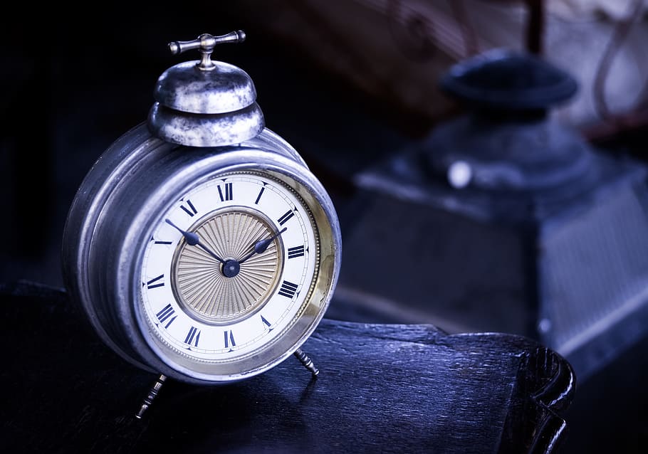 depth of field photography of gray desk clock at 2:50, time HD wallpaper