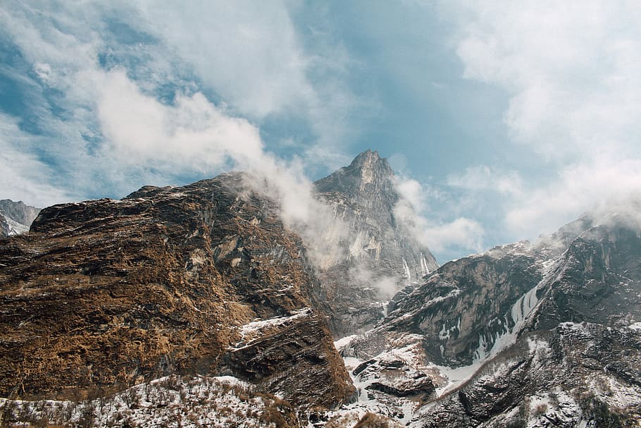 snow covered mountain with clouds, mountains and clouds during daytime HD wallpaper