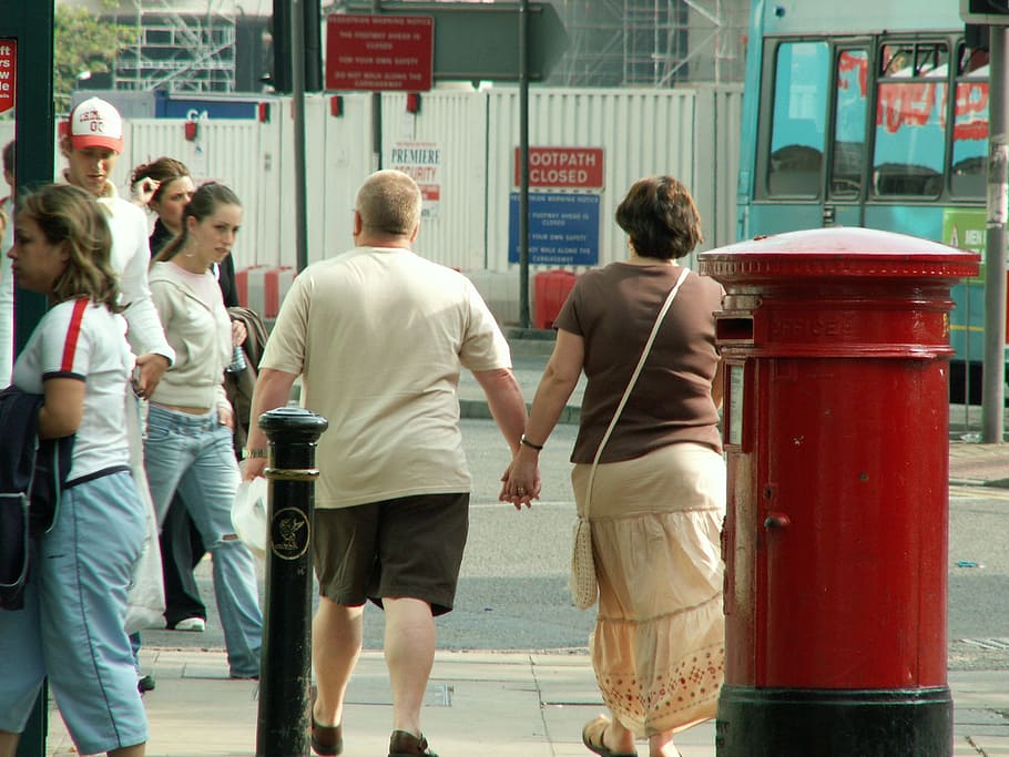 lovers, walking, romantic, two, relationship, holding, group of people HD wallpaper
