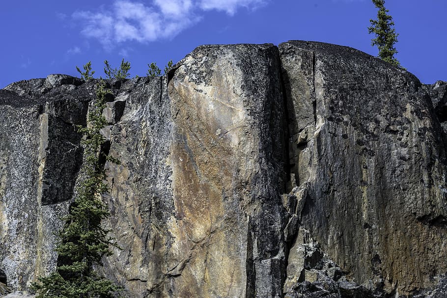 Large Rockface on the Cameron Falls Trail, bluff, canada, cliff, HD wallpaper