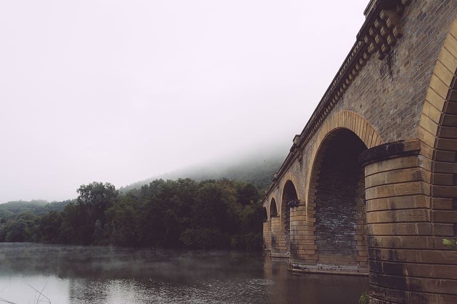 beige concrete bridge, architectural photography of brown concrete bridge HD wallpaper