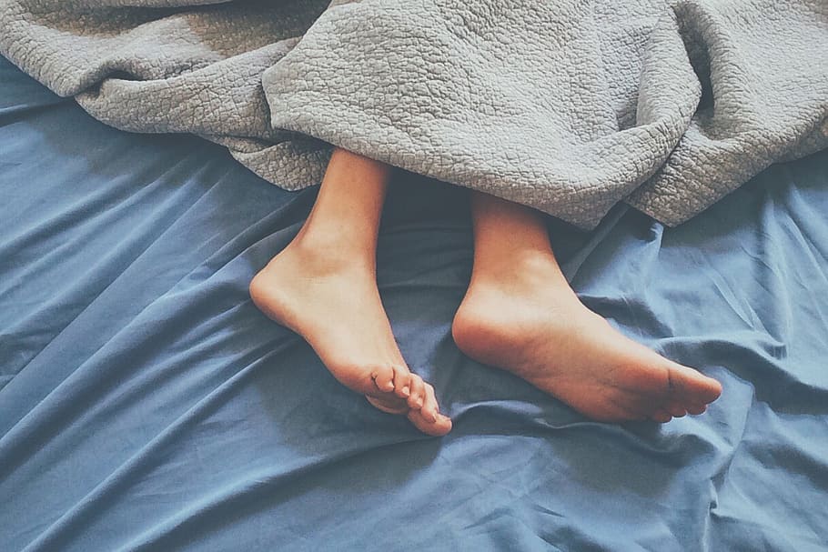 Feet of person sleeping in house home bed, people, bedroom, relaxation, HD wallpaper