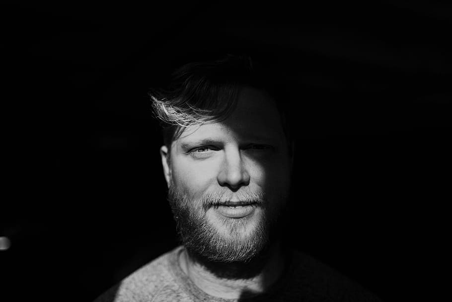 man taking selfie, grayscale photo of man wearing crew-neck shirt HD wallpaper