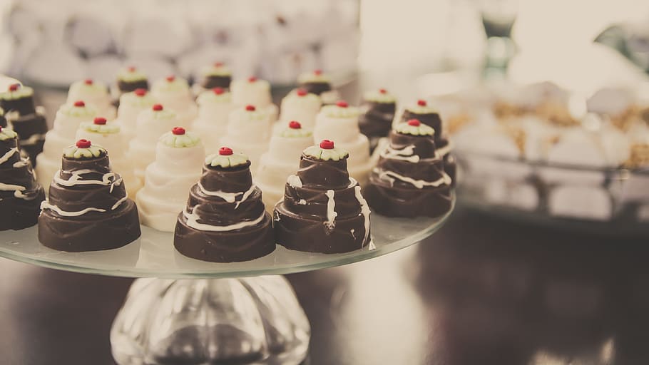 white and brown 3-tier cakes on round clear glass table, pastry HD wallpaper
