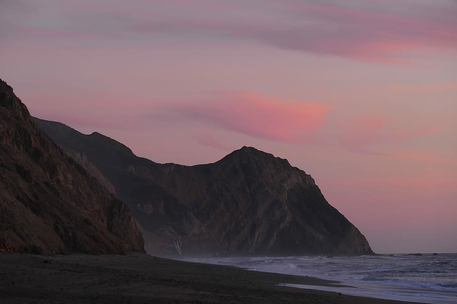 mountain beside body of water, mountain beside ocean, rock, cliff HD wallpaper