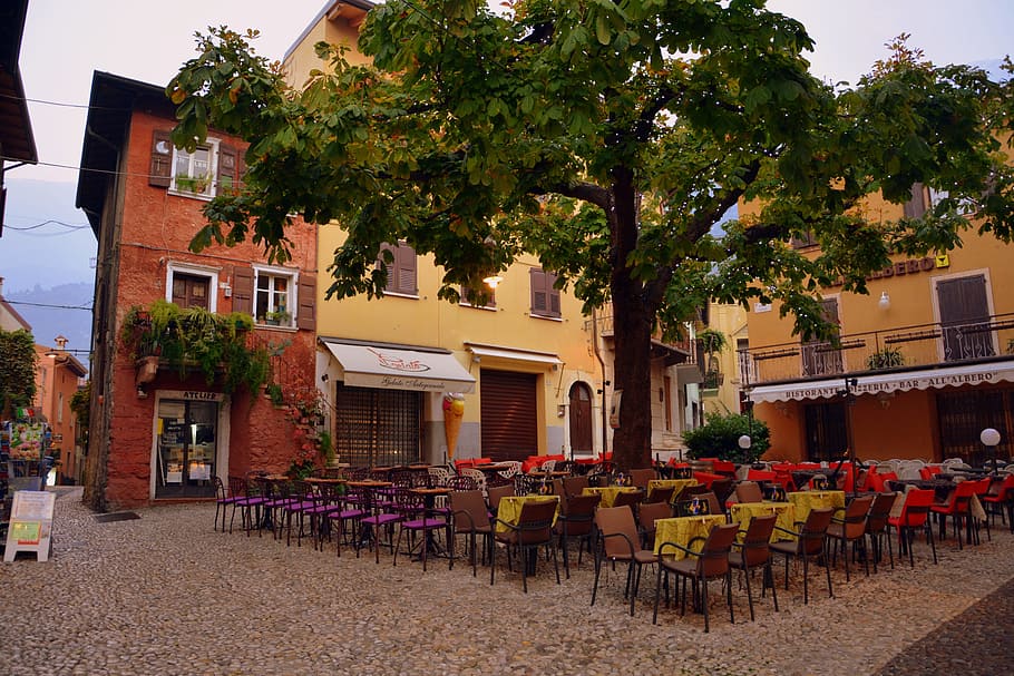 bar, desert, piazza, tree, malcesine, italy, pebbles, houses HD wallpaper