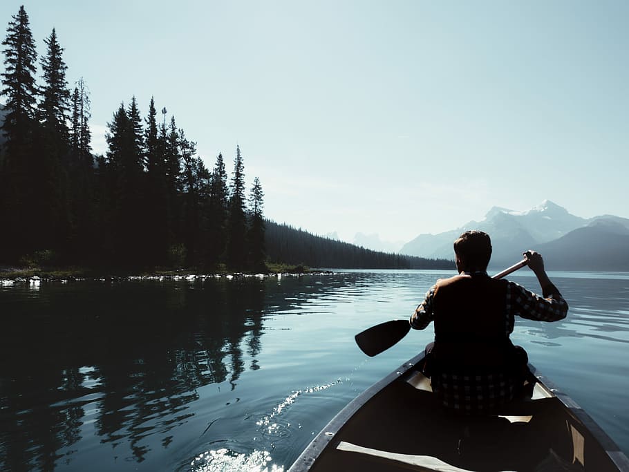 man on canoe sailing on the river, man paddling paddle riding boat, HD wallpaper