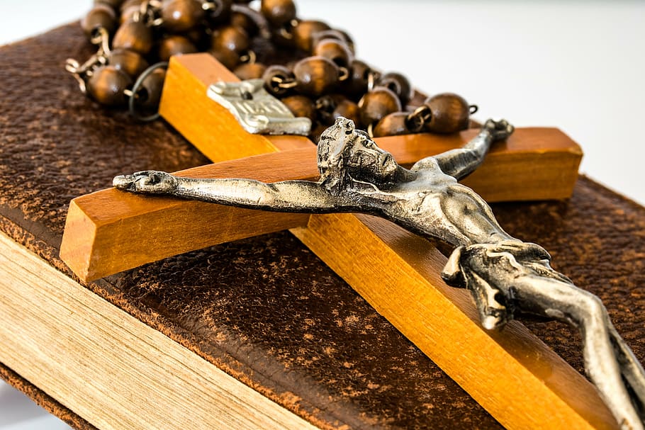macro photography of brown rosary, cross, jesus, jesus christ, HD wallpaper