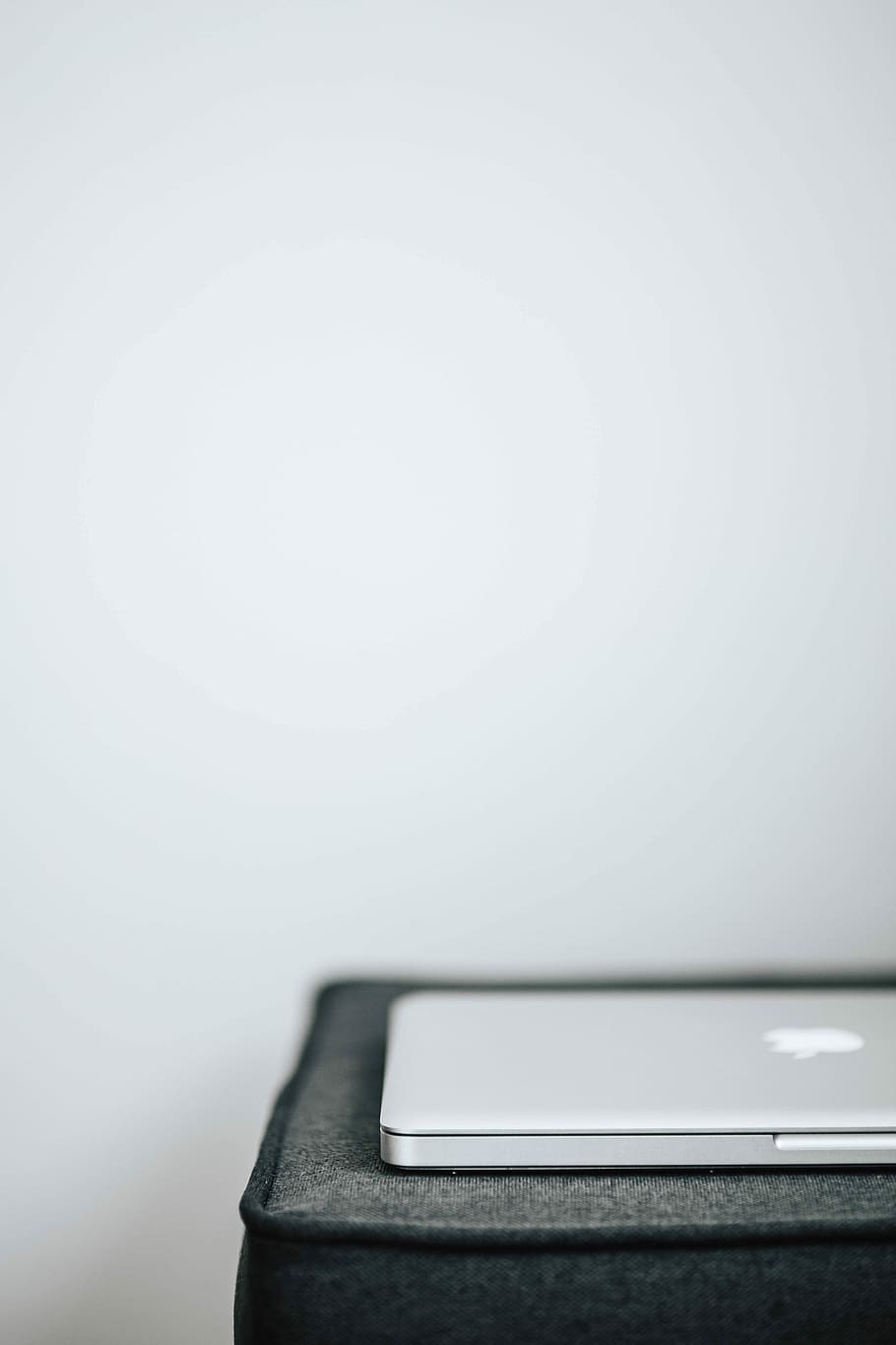 Silver Apple Macbook, computer, notebook, laptop, technology HD wallpaper
