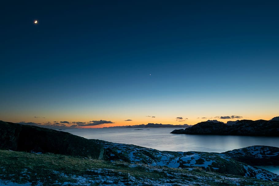 landscape photo of body of water in between land formations, body of water near island HD wallpaper