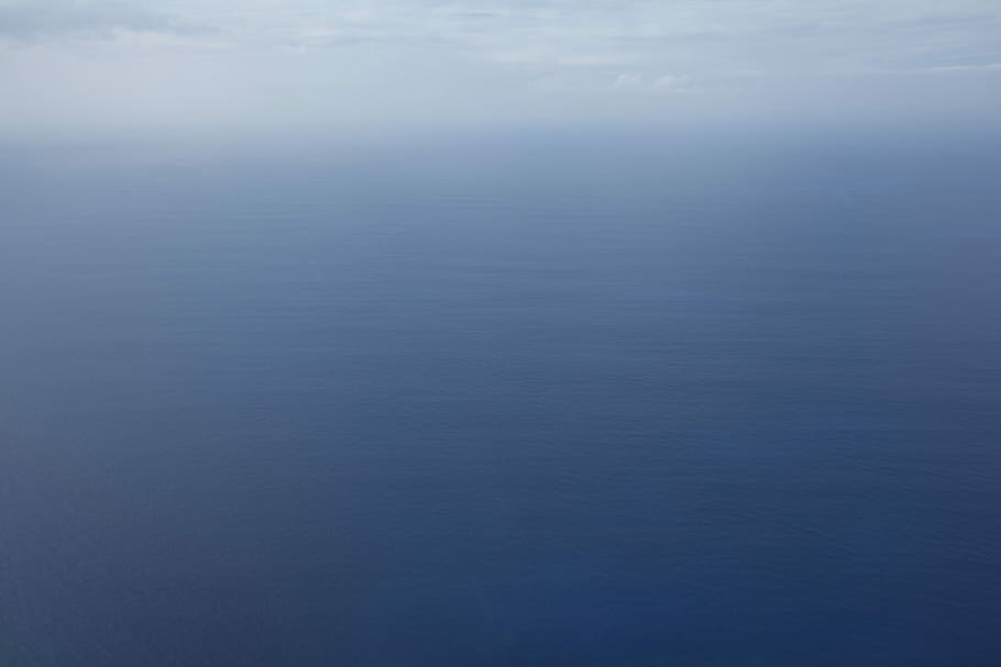 body of water under cloud, aerial photography of ocean under the sky HD wallpaper
